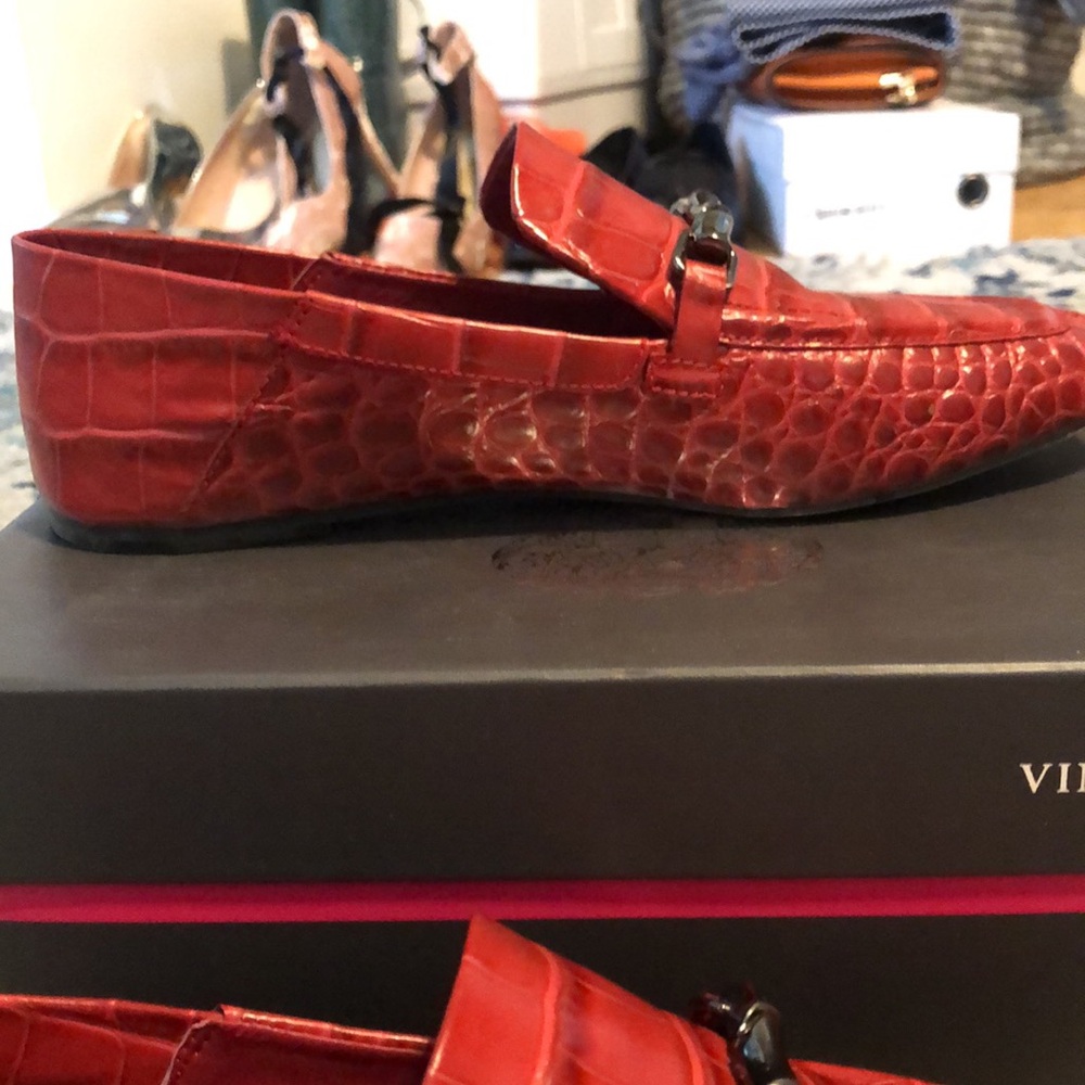 Vince Camuto Red Crocodile-Embossed Womems EUC - Picture 4 of 6